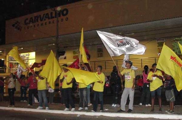 Militantes do PSB fazem bandera&ccedil;o(Imagem:180 graus)