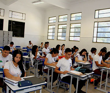 Seduc rebate carta do MEC e diz que escola deve ser imune