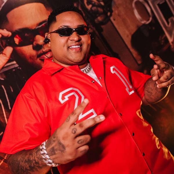 Kevin O Chris utiliza IA para ter timbre feminino em EP em que recicla a batida volt mix dos bailes