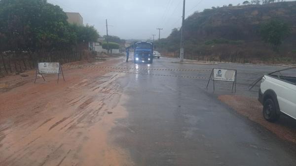 Ruas ficaram alagadas e precisaram ser interditadas ap&oacute;s forte chuva em Oeiras. (Imagem:Divulga&ccedil;&atilde;o/Prefeitura Municipal de Oeiras)