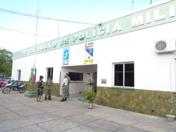Mulher tem dinheiro roubado após fazer saque em banco no centro de Floriano