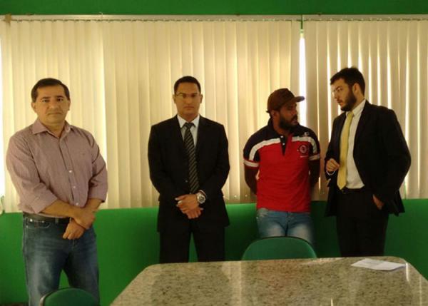 Suspeito de matar vereador é apresentado pela polícia em Teresina