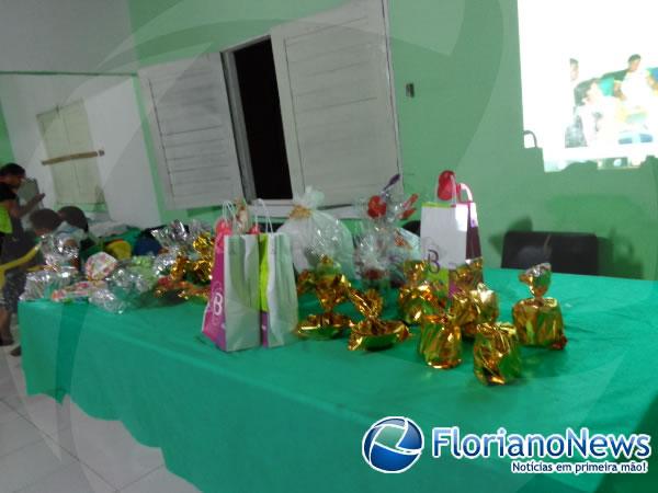 Associa&ccedil;&atilde;o de Moradores do Bairro Manguinha realizou festa para m&atilde;es.(Imagem:FlorianoNews)
