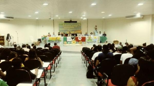 Evento re&uacute;ne alunos do Curso de Licenciatura em Educa&ccedil;&atilde;o do Campo em Floriano.(Imagem:FlorianoNews)