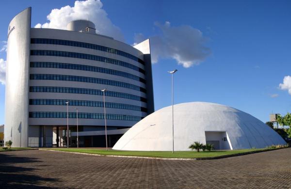 Justiça Federal condena faculdade do PI a devolver valor de mensalidades a alunos
