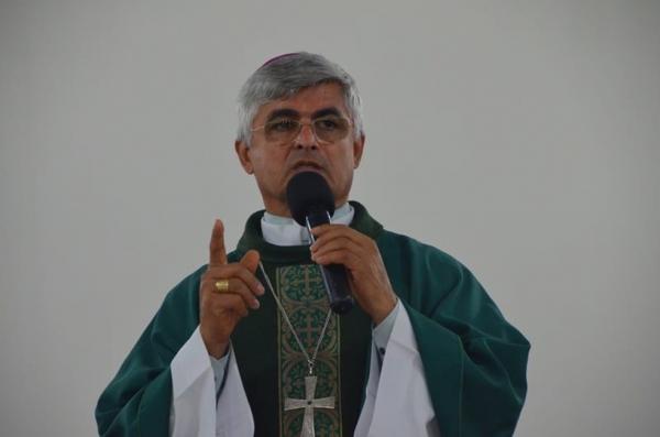 Bispo de Picos, Dom Plínio, testa positivo para Covid-19 e é transferido para Teresina