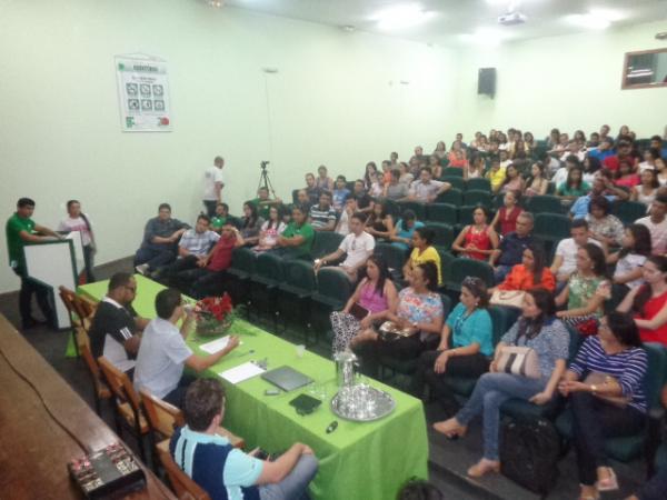 Servidores federais participam de reunião com pais e alunos no IFPI