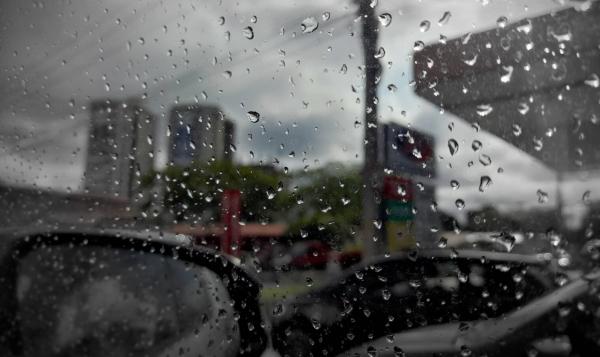 Alta temperatura no Piauí tem influência na formação de tempestades com raios, diz meteorologista