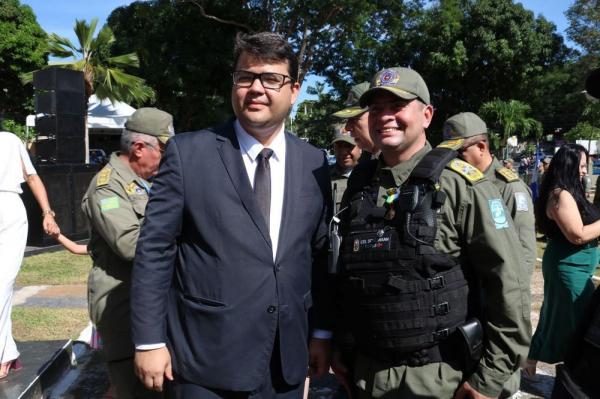 Secret&aacute;rio de Seguran&ccedil;a, Chico Lucas e o comandante-geral da PMPI, coronel Scheiwann Lopes.(Imagem:Divulga&ccedil;&atilde;o)