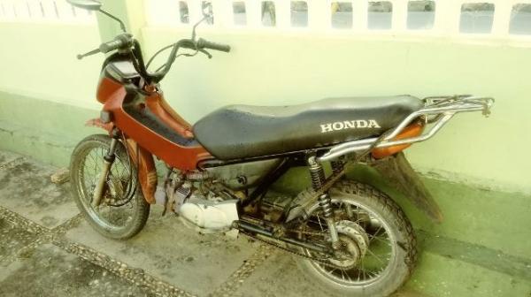 Polícia Militar recupera motocicleta durante abordagem em Floriano