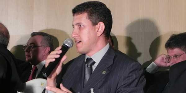 Superintendente da Infraero no Nordeste, Fernando de Castro, explica sobre a reforma  (Imagem:Divulga&ccedil;&atilde;o)