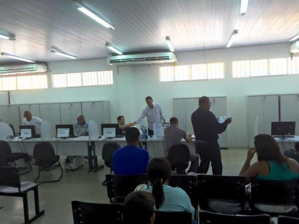Prefeito Gilberto J&uacute;nior visita Espa&ccedil;o Cidadania de Floriano.(Imagem:Waldemir Miranda)