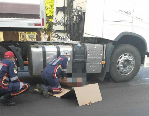 Ciclista morre atropelado por caminhão ao atravessar rodovia em Demerval Lobão