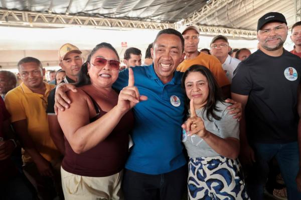 Em meio a multidão, Joel inicia campanha participando da Festa do Vaqueiro em Bertolínia(Imagem:Ascom)
