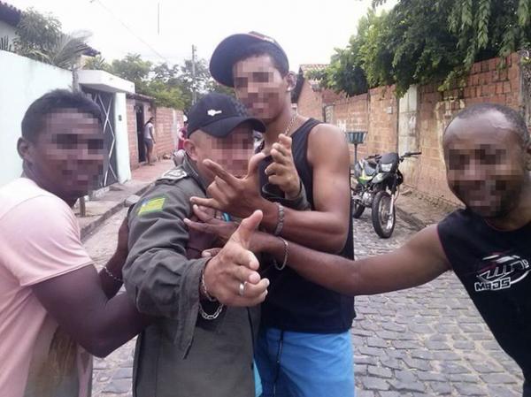 Rapaz que postou fotos com farda de oficial da PM-PI é filho da lavadeira