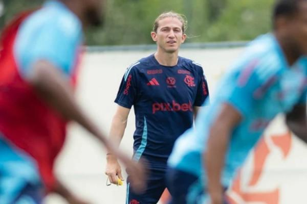Filipe Luís foi alvo de time alemão, mas preferiu títulos no Flamengo