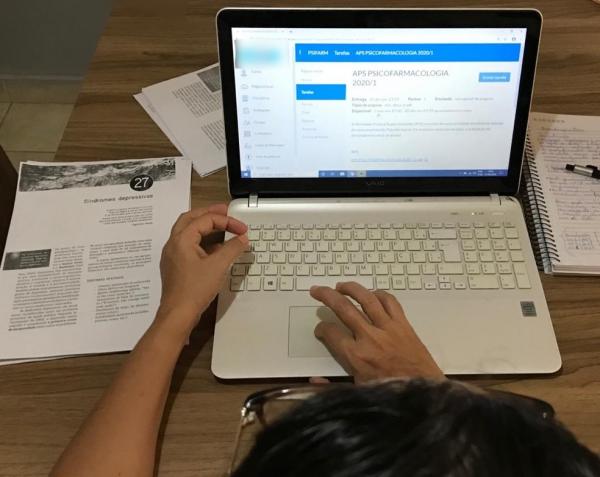 Projeto oferece voluntários on-line e orientação de graça para alunos visando o Enem