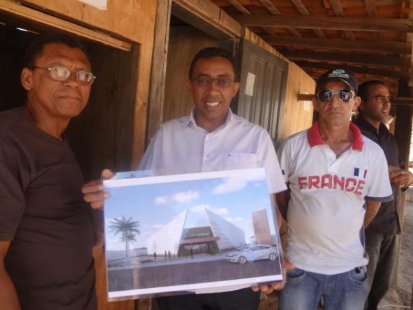 Prefeito Joel Rodrigues visitou obras da Policl&iacute;nica de Floriano.(Imagem:FlorianoNews)