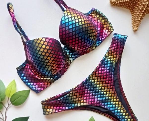 Biquíni sereia e cores chamativas: veja tendências da moda praia no Carnaval 2023