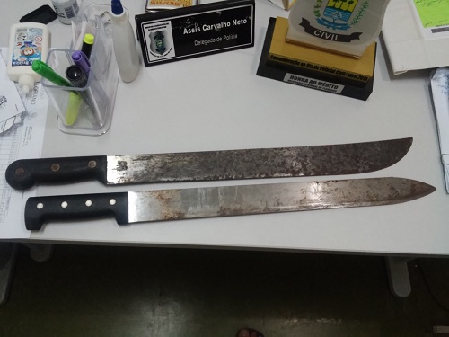 Homem é preso com facões na região da Beira-Rio de Floriano