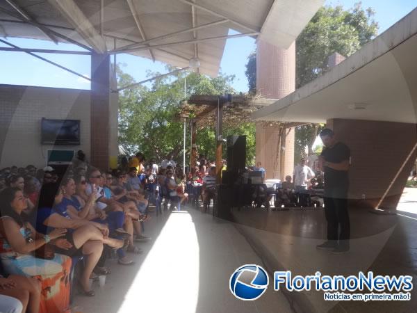 Amauri Juc&aacute; se apresentou na segunda edi&ccedil;&atilde;o do Projeto SESC Riso em Floriano.(Imagem:FlorianoNews)