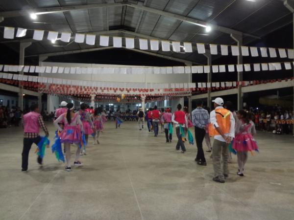 Rep&oacute;rter Amarelinho realizou abertura do Festival de Quadrilhas de Floriano.(Imagem:FlorianoNews)