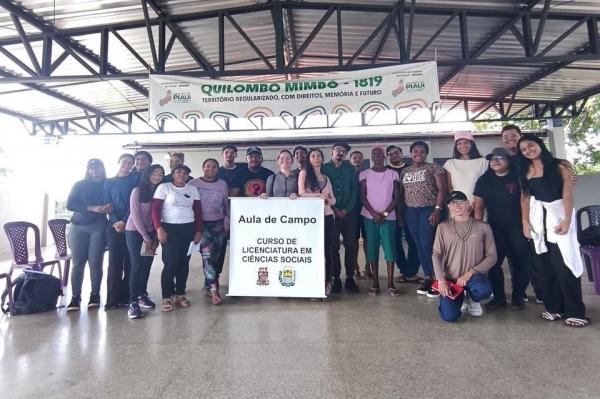 Discentes do curso de Ciências Sociais participam de atividade de campo na comunidade quilombola do Mimbó.(Imagem:Ascom Uespi)