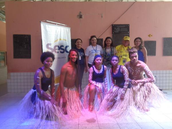 Grupo apresenta dan&ccedil;a afro no Col&eacute;gio T&eacute;cnico de Floriano.(Imagem:FlorianoNews)