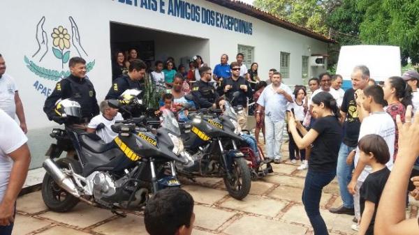 PRF realiza visita APAE Floriano e promove a&ccedil;&atilde;o social.(Imagem:PRF)