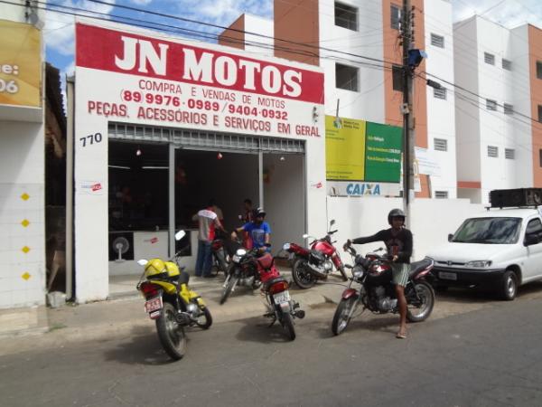 JN Motos inaugura loja de pe&ccedil;as e acess&oacute;rios em Floriano.(Imagem:FlorianoNews)