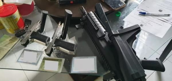 PF prende despachante suspeita de falsificar documentos para aquisição de armas de fogo, no Piauí