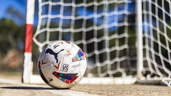 La Liga usar&aacute; na rodada deste fim de semana bola em campanha contra o racismo (Imagem:Divulga&ccedil;&atilde;o / La Liga)