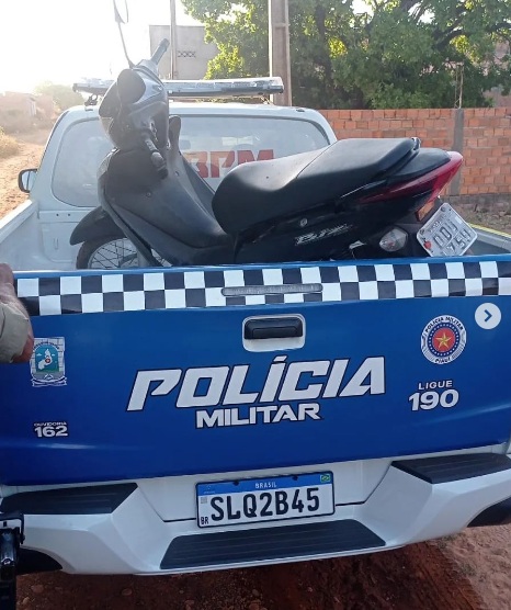 Polícia Militar de Floriano recupera motocicleta roubada no bairro São Borja