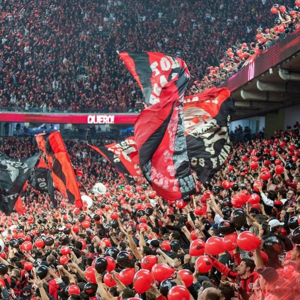  Nos &uacute;ltimos 25 anos, o Furac&atilde;o investiu na constru&ccedil;&atilde;o da Arena da Baixada e do Centro de Treinamento do Caju, e fortalecimento das categorias de base.(Imagem:Reprodu&ccedil;&atilde;o Twitter/Athletico Paranaense)