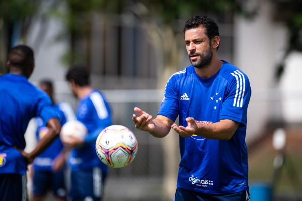 Sem acerto com diretoria, Cruzeiro libera atacante Fred dos treinos
