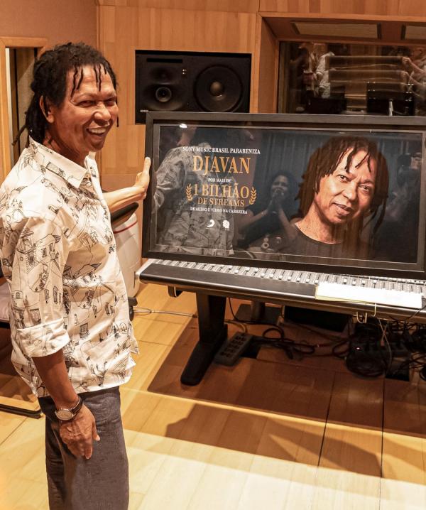 Djavan prepara álbum autoral com músicas inéditas