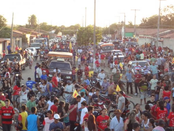 Concentra&ccedil;&atilde;o da coliga&ccedil;&atilde;o Unidos por Bar&atilde;o.(Imagem:FlorianoNews)