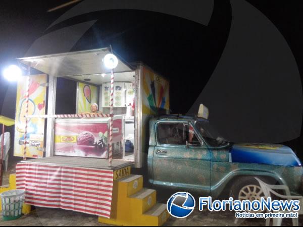 Ambulantes comemoram boas vendas durante a Paix&atilde;o de Cristo em Floriano.(Imagem:FlorianoNews)
