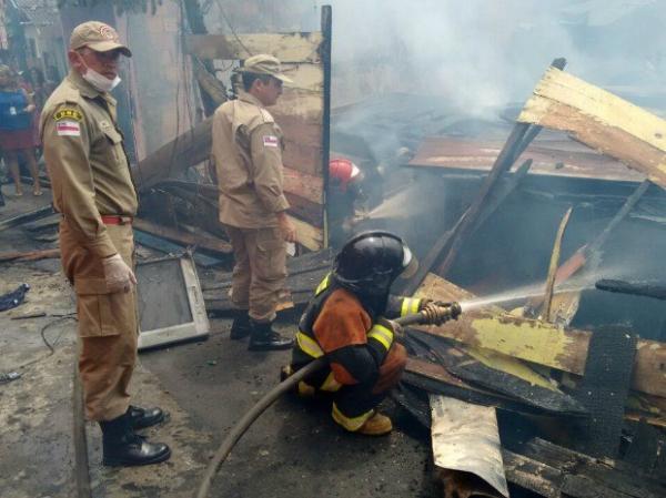 Homem é preso suspeito de incendiar a casa da companheira