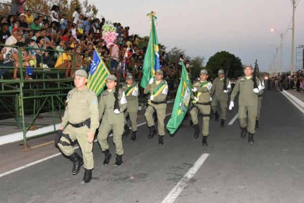 Cerca de 25 mil pessoas participam do desfile da Independência em Floriano.(Imagem:Força Tática)