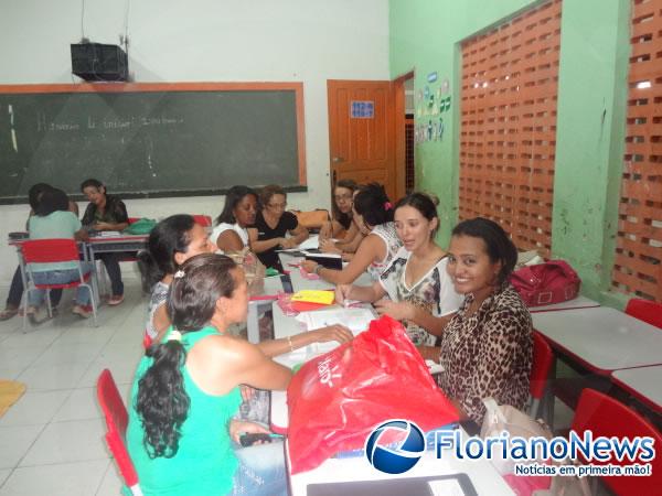 Professores da rede municipal participaram de encontro de formação do PNAIC.(Imagem:FlorianoNews)