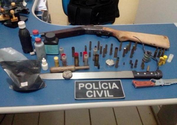 Homem é preso com fardas do exército e armamento exclusivo em Esperantina