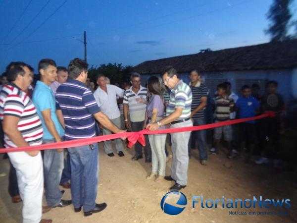 Inaugurado chafariz p&uacute;blico na zona rural de Bar&atilde;o de Graja&uacute;.(Imagem:FlorianoNews)