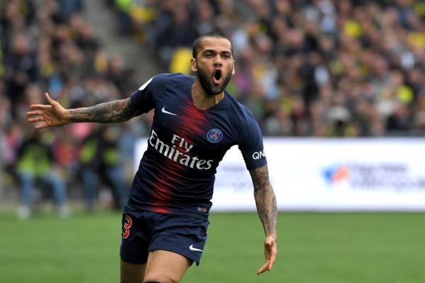 Em post, Daniel Alves anuncia despedida do PSG: "Que não sintam falta das minhas loucuras"