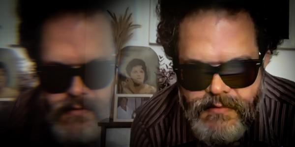 Romulo Fróes faz 50 anos e acerta no "erro" de fazer dois discos distintos com repertório igual