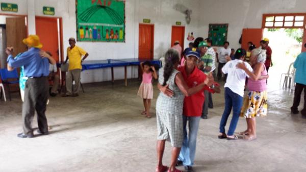 CRAS realiza atividades com idosos e crianças