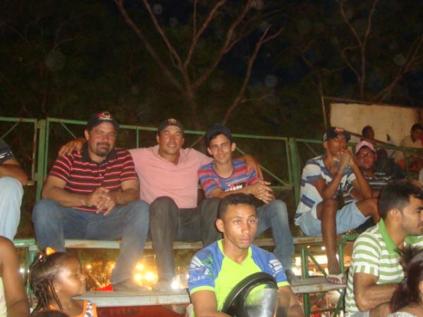 Na arquibancada amizade e alegria dos visitantes(Imagem:reda&ccedil;ao)