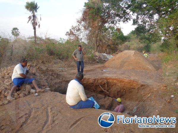 Vazamento em adutora deixa bairros de Floriano sem &aacute;gua.(Imagem:FlorianoNews)