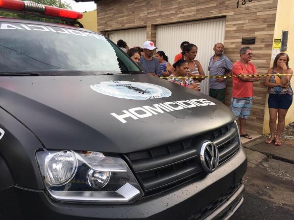Suspeito de matar empresário em tentativa de assalto é preso escondido na casa da mãe em Teresina