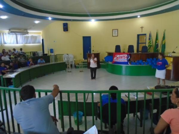 Professores da rede municipal definem reivindicação salarial em assembleia.(Imagem:FlorianoNews)